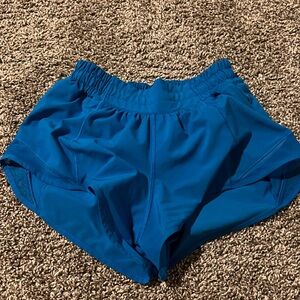 lululemon poolside hotty hot shorts 2.5 inch size 2
